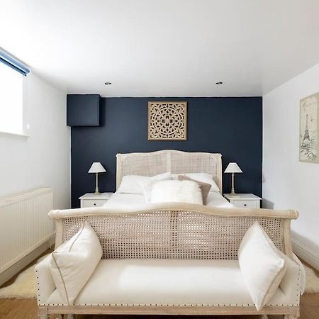 2 Double Bedroom Large Modern Self Contained Apartment Free Parking Camberley Exterior foto