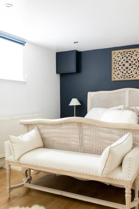 2 Double Bedroom Large Modern Self Contained Apartment Free Parking Camberley Exterior foto