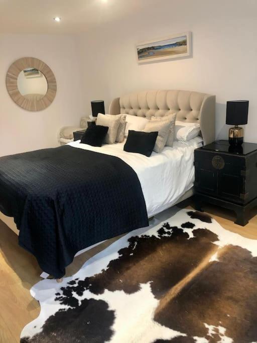 2 Double Bedroom Large Modern Self Contained Apartment Free Parking Camberley Exterior foto