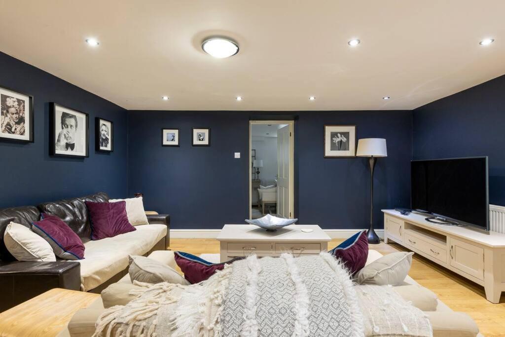 2 Double Bedroom Large Modern Self Contained Apartment Free Parking Camberley Exterior foto